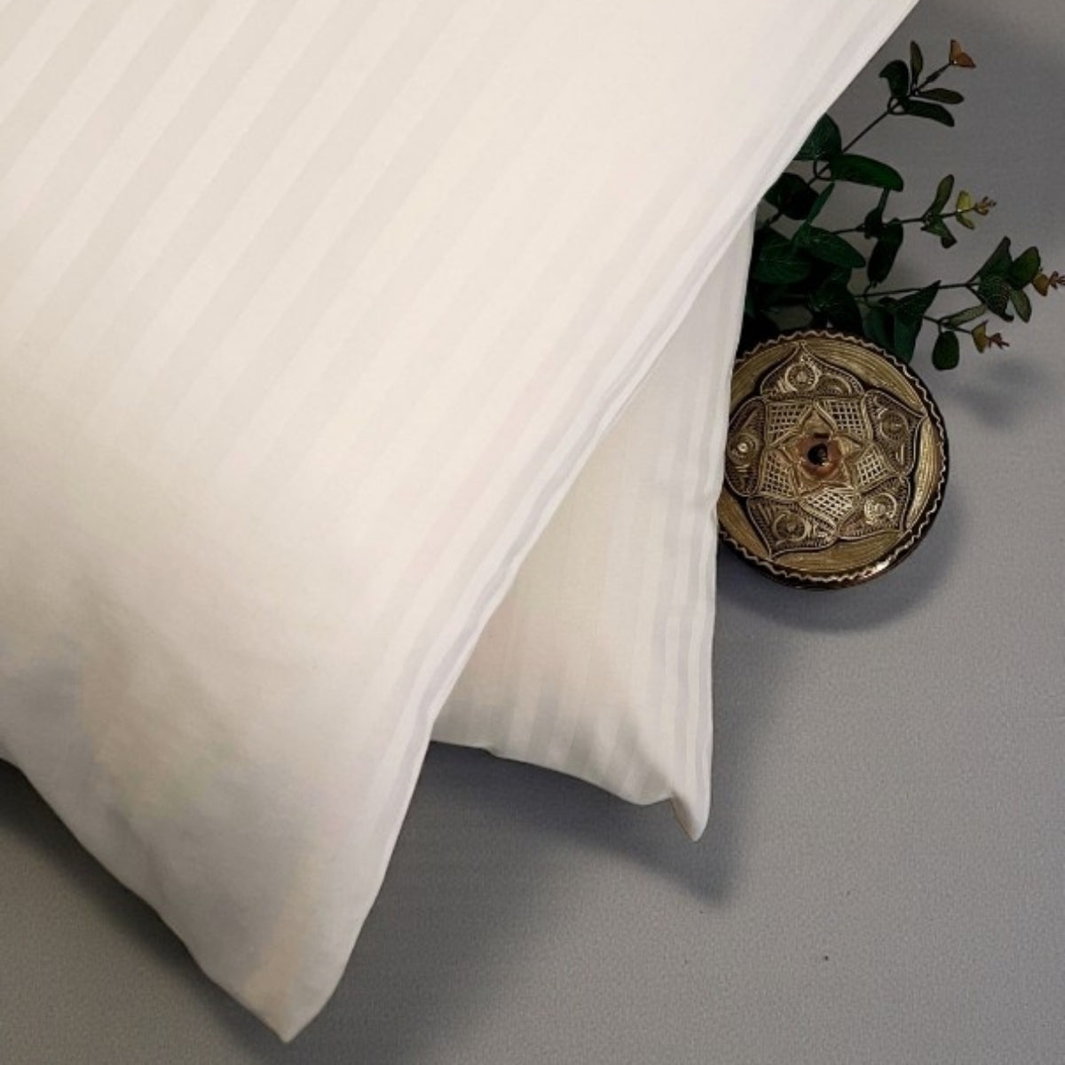 Milano Serisi 2’li Pamuk Saten Yastık Kılıfı 50x70 – 82 Tel Çizgili Beyaz, Lüks Otel Tipi Bej