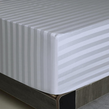 Platin Çizgili Saten Lastikli Çarşaf Takımı – Yumuşak ve Parlak Kumaş, Sadece Lastikli Model