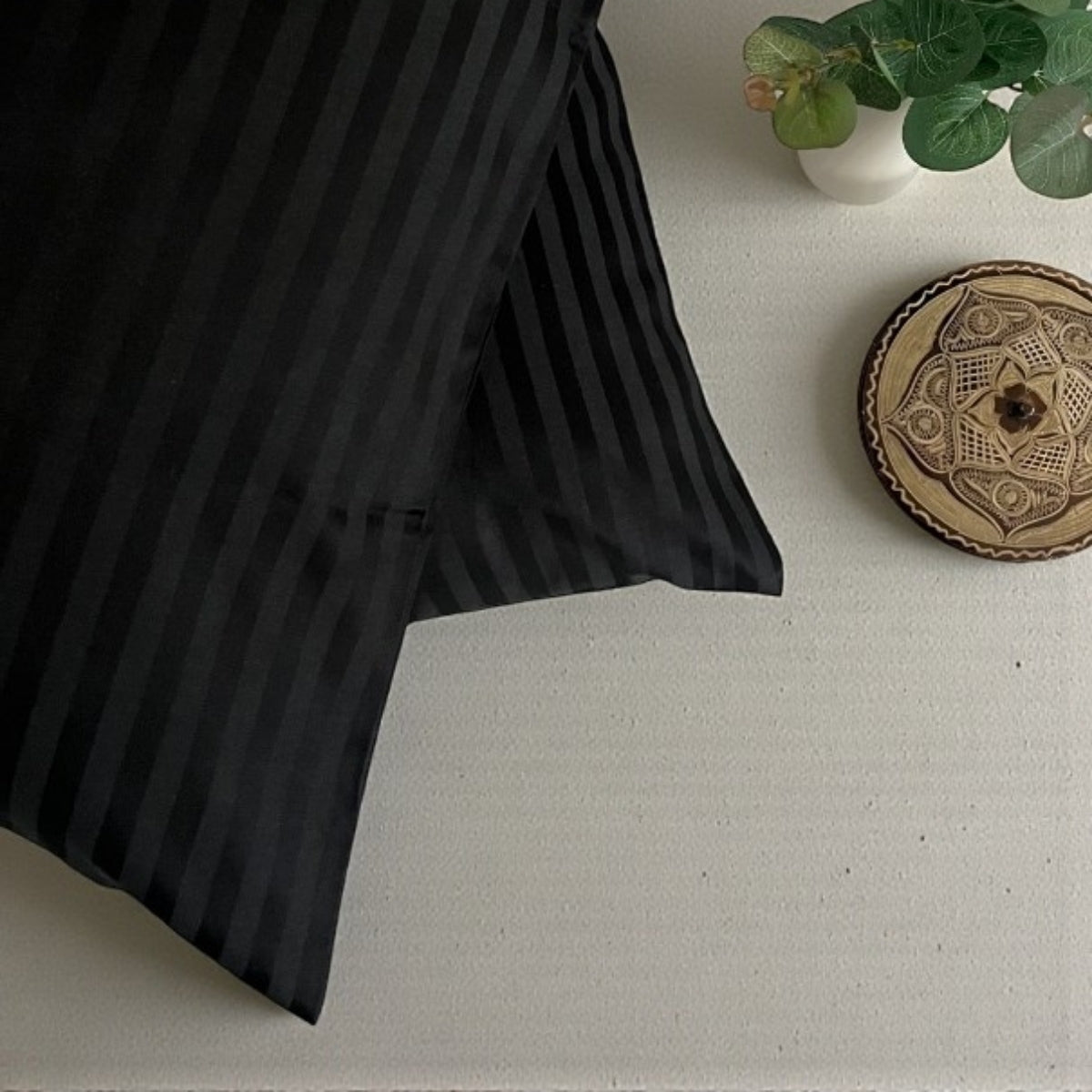 Milano Series 2-Piece Cotton Sateen Pillowcase 50x70 – 82 Thread Count Striped White, Luxury Hotel Type Black