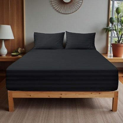 Platin Çizgili Saten Lastikli Çarşaf Takımı – Yumuşak ve Parlak Kumaş, Sadece Lastikli Model