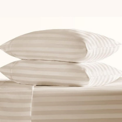 Platin Çizgili Saten Lastikli Çarşaf Takımı – Yumuşak ve Parlak Kumaş, Sadece Lastikli Model
