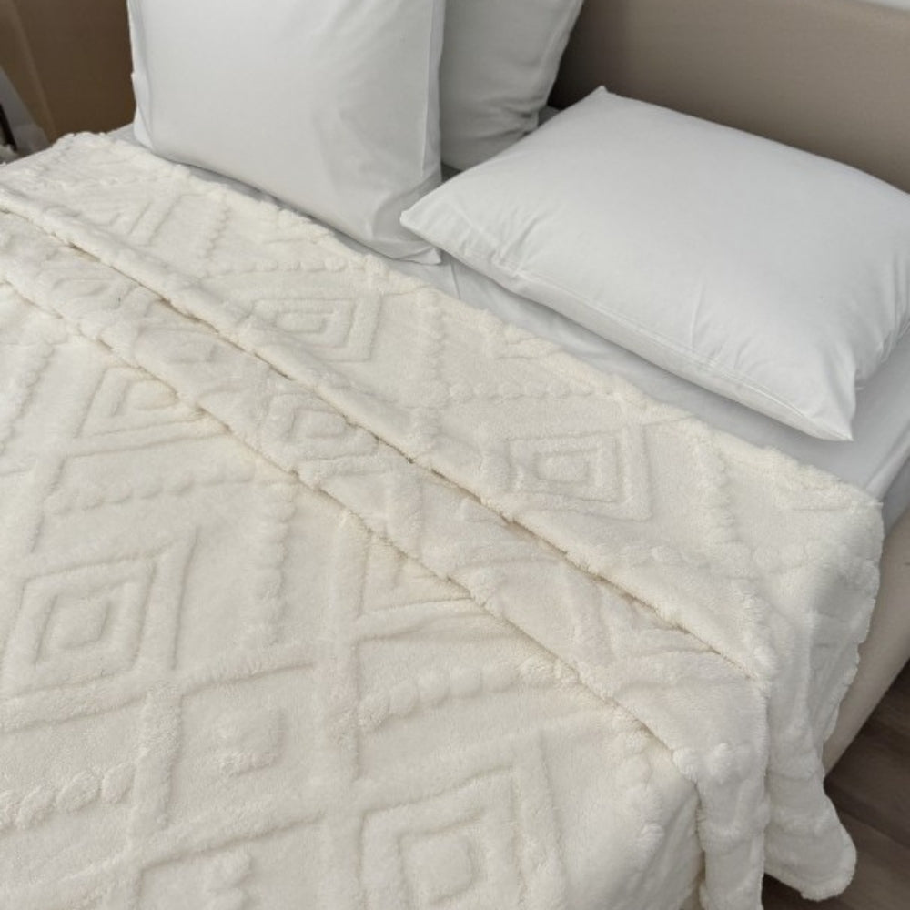 Elara Wellsoft Scandinavian Bedspread 215x230 – Premium, Thick, Soft, and Unique Design